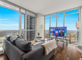 Ultra Luxurious 2.5 Bedroom 2 Full Bathroom 1 Parking Condo Near SQ1 Striking Views, hotel with jacuzzis in Mississauga