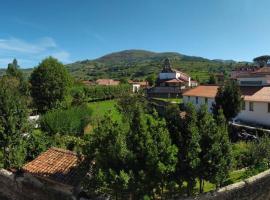 Amplio y céntrico piso con buenas vistas en Selaya, хотел с паркинг в Selaya