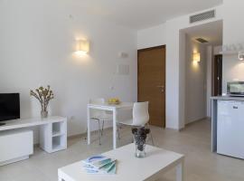 Apartamentos Proa - Emar Hotels Only Adults, appartement in Es Pujols