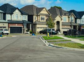 Garden Ave Suite 3 Mins to Hwy 403, hotel v destinaci Brantford