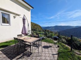 Gîte familial à Cornimont avec Wifi et parking - FR-1-589-84, Hotel in Cornimont