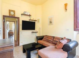 Apartment in Montevettolini with outdoor pool, hotel i Montevettolini