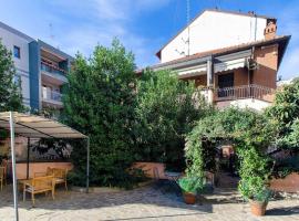 Un insospettabile angolo verde in città, hotel in Milan