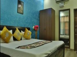 Hotel Sunkriti Resort, hotel blizu znamenitosti ChhattBir Zoo, Zirakpur