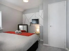 *Contractors, Holidays, Races, 25% off long stays*