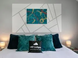 Charming 3-BR Contractor Stay, Holidays, Races, long stays, Wi-Fi, Parking