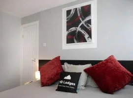 Bright 3-BR Contractor Stay, Holidays, Races, long stays, Wi-Fi, Parking