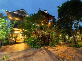 Atoh's Maison – hotel w pobliżu miejsca Angkor Panorama Museum w Siem Reap