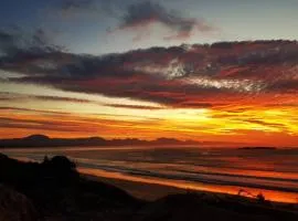 C the Sea 3bedroom house with 2 queen and 2 single beds max 6sleep 2bathroom walk distance to beach in Glentana Outeniqua Strand with free Wi-Fi and sea view