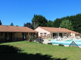 Motel Grill Les Coursaux, hotel v destinaci Nontron