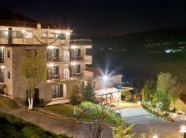 All Seasons Hotel Lida، فندق في كالافريتا