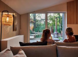 ZEN-bungalow no 6 met sauna en hottub, hotel di Rheezerveen