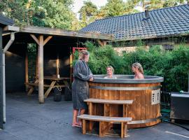 ZEN-bungalow no 6 met sauna en hottub, hotel in Rheezerveen