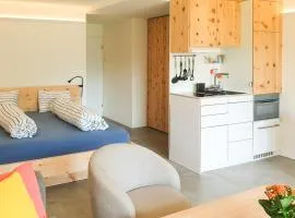 Modernes Alpenstudio mit Bergblick, Pool und Sauna