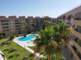 Apartamento en Urbanización de lujo con piscina, gimnasio y spa Aparcamiento GRATIS en la zona, hotel em Córdoba