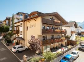 Haus Kristall inkl der SUPER SOMMER CARD im SOMMER 2026, hotell i Serfaus