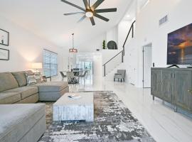 Spacious+Cozy Home, near the beach, heated pool.