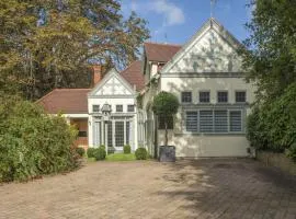 Beautiful Secluded 2 Bedroom Coach House