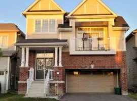 Niagara- Beautiful cozy Sunfilled big complete house minutes drive from Falls