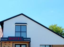 Артур, hotel com estacionamento em Berdychiv