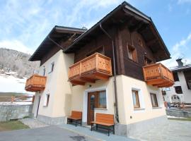 Stunning Holiday Home in Livigno near Ski Lift、リヴィーニョのヴィラ