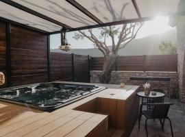 The Stonehouse Suites with Private Bath Spas, vila v destinaci Limassol
