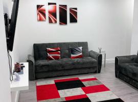 Attractive 2 bed apartments free Wi-Fi and parking, hotel em Croydon