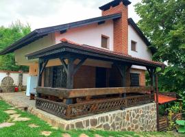 Къща за гости Диляна, feriehus i Klisurski Manastir