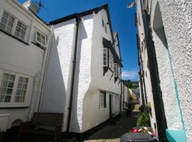 Lantau Cottage: Historic Elizabethan house very close to the beach, holiday home in Looe
