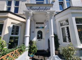 Sandsides Guest House, guest house in Whitley Bay