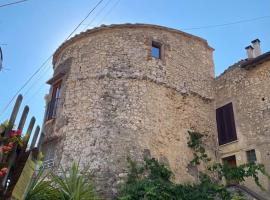 La “Torre dell’amore”, poceni hotel v mestu Moricone
