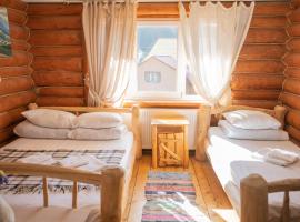 Будинок Художника, hotel pantai di Synevyrsʼka Polyana