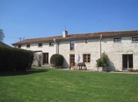 Le Noisetier at Les Hiboux Gites, holiday rental in Chef-Boutonne