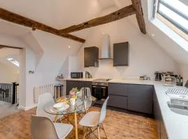 5C Charming Town Centre Apartment With Roof Top Views - Pass the Keys
