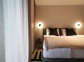 Albatross RELAX seaside design apartment with terrace, hotel in Ķesterciems