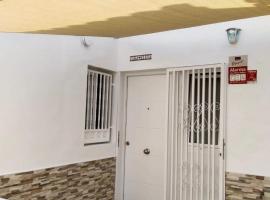 2 Camere Splendida casa vacanze in Tenerife del Sur Casa Micia – willa w Aronie