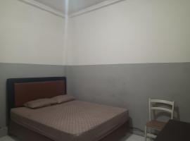 OYO 93090 Multi Plus Inn, hotel en Jayapura