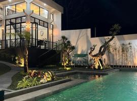 Villa SB2 Pacet, hotel dengan kolam renang di Sajen