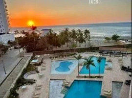 Hermoso y lujoso piso 14 con Salida Directa a la playa y clubhouse increible