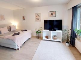 Quiet studio - easy check-in, free parking & wifi