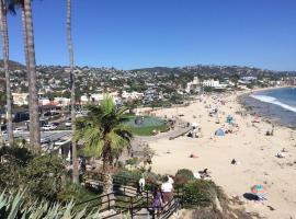 Laguna Beach Modern Home-beach across st/town 1blk, villa em Laguna Beach