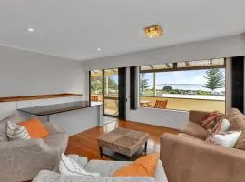 Seaside on Stratford - Cable Bay Holiday Home