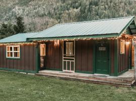 71MF- Rustic - Pets Ok - Sleeps 4 cabin, villa in Glacier