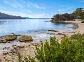 Peaceful Bruny Island Shack، بيت عطلات في Dennes Point