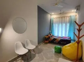 Minimalistic White Room AC - Non AC Self check in