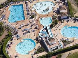 Appartement La Rotonde à Port Bourgenay, complexe hôtelier à Talmont-Saint-Hilaire