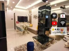 Stylish 2 Bedroom Condo Near BGC and Airport with Fast WiFi