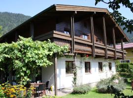 Quaint Mansion near ski bus in Goldegg: Goldegg şehrinde bir tatil evi