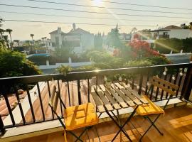 Arya Seaview Apartment in the heart of Coral Bay-Adults only, מלון בקורל ביי