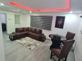 ULOM CONDOS, hotel amb piscina a Owerri